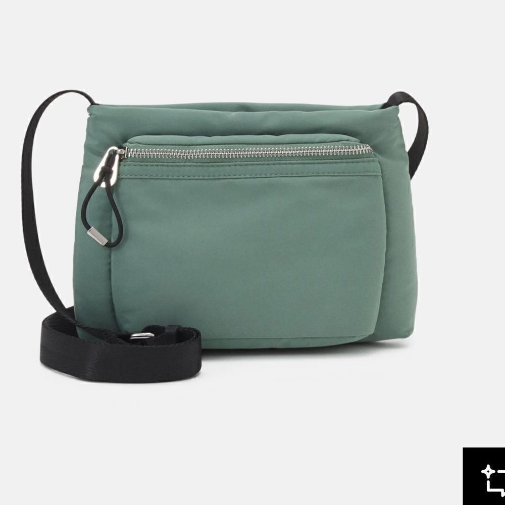 PARFOIS BRUCE Crossbody bag - green Sleek Green/Black